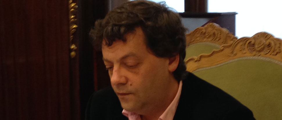 Jim&eacute;nez reprocha al consejero de Sanidad que pretenda trasladar sanitarios de municipios a centros urbanos en lugar de contratar m&aacute;s profesionales