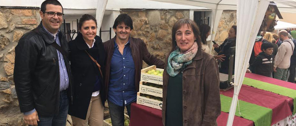 <p>Acompa&ntilde;amos a la alcaldesa de Cantabrana en la VI Feria de la Manzana Reineta del Valle de las Caderechas<font face=