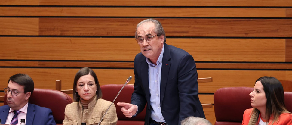 La Junta abandona a la Ribera frente a las macro granjas de porcino